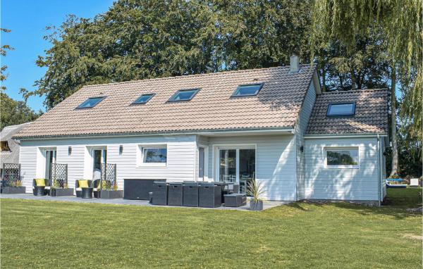 A la foto es mostra l'objecte Gorgeous Home In St-Martin-Aux-Buneaux situat a la ciutat de Vénesville.