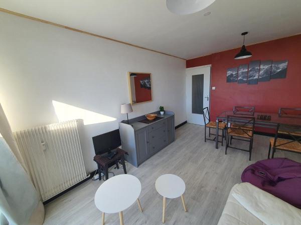 Auf dem Foto ist das Objekt Charmant 2 pièces avec balcon, navette et équipements à Chamrousse - FR-1-340-118 in der Stadt Chamrousse zu sehen.