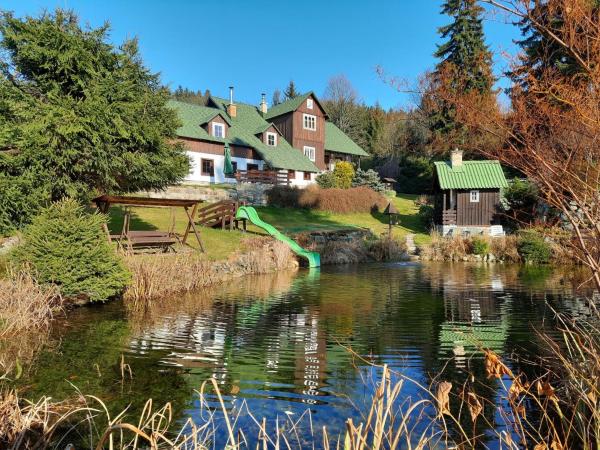 Kuvassa näkyy kohde Holiday Home U Jezírek by Interhome, joka sijaitsee kaupungissa Černá Říčka.