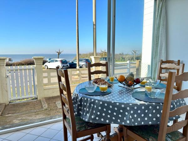A la foto es mostra l'objecte Holiday Home Maison Front de Mer by Interhome situat a la ciutat de Tharon-Plage.