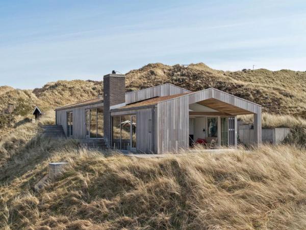 Op de foto is het object Holiday Home Silvette - 400m from the sea in NW Jutland by Interhome te zien, gelegen in de stad Blokhus.