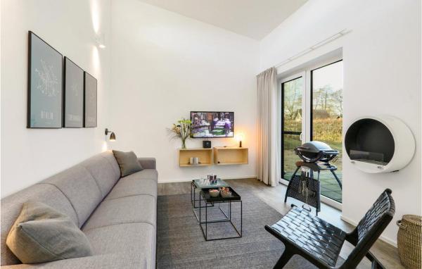 På billedet ses objektet Cozy Home In Lembruchdümmer See beliggende i byen Lembruch.