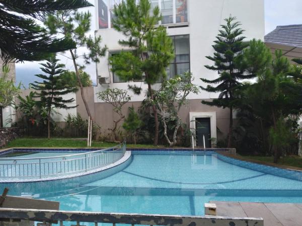 The photo shows the Adinda Syariah C-10 Bukit Gardenia Resort located in the city of Cisurupan.