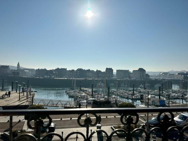 A la foto es mostra l'objecte La Paillote Dieppoise vue port exceptionnelle 2 à 4 pers situat a la ciutat de Dieppe.