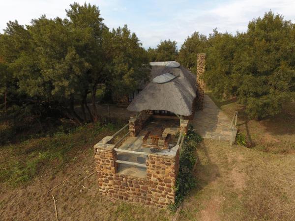 Na fotografii je vidět objekt Hollybrooke Adventure Farm nacházející se ve městě Tornado.