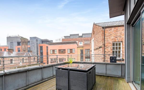 Kuva 2: Host & Stay - Campbell Square Roof Terrace Apartment