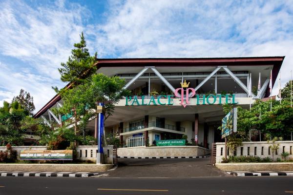 A la foto es mostra l'objecte Palace Hotel situat a la ciutat de Puncak.