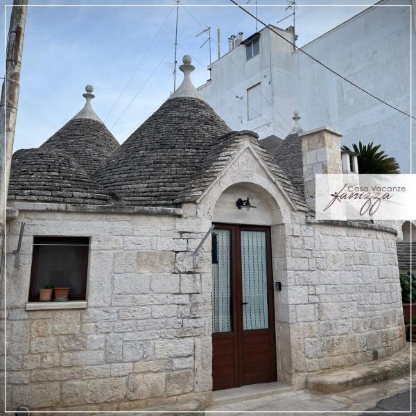 A la foto es mostra l'objecte Trullo Cometa situat a la ciutat de Alberobello.