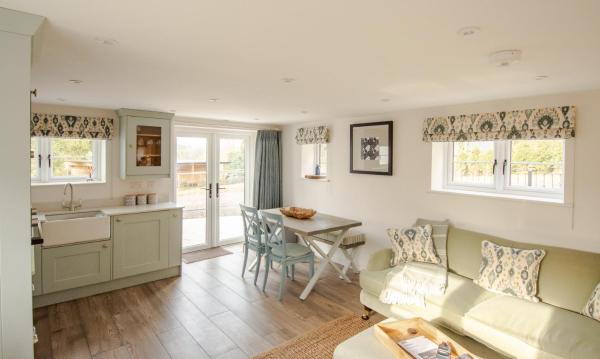 A la foto es mostra l'objecte Finwood Green Farm Holiday Cottages-The Calf Shed and The Milk Parlour situat a la ciutat de Claverdon.