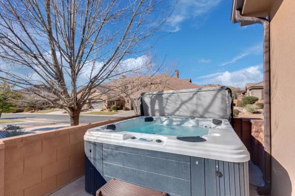 A la foto es mostra l'objecte Coral Ridge 4144 Private Hot Tub, Bikes, Scooters, and near Coral Canyon Golf Course situat a la ciutat de Washington.