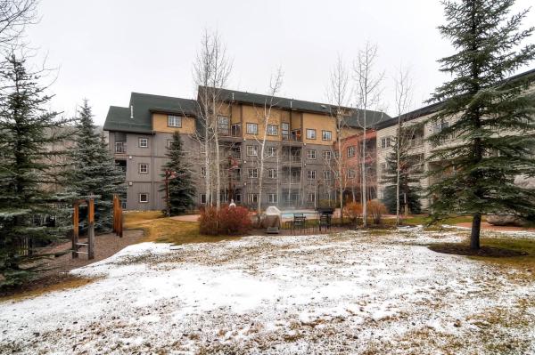 Na foto é possível ver o objeto Expedition Station Condos by Vail Resorts localizado na cidade de Keystone.