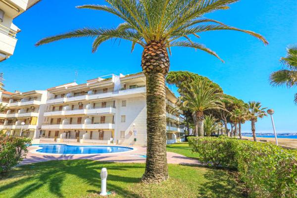Na fotografii je vidět objekt LITORAL COSTA DORADA - COLIBRI Only families nacházející se ve městě Cambrils.