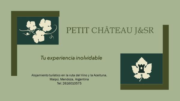 A la foto es mostra l'objecte Petit Chateau J&SR situat a la ciutat de Russell.