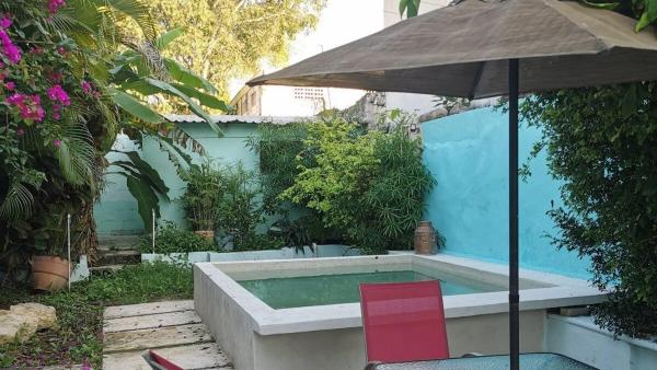 A la foto es mostra l'objecte Casa Amanecer situat a la ciutat de Mérida.