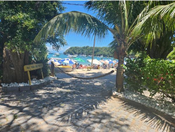 A la foto es mostra l'objecte Praia dos Ossos Guest House - Búzios com pé na areia situat a la ciutat de Búzios.