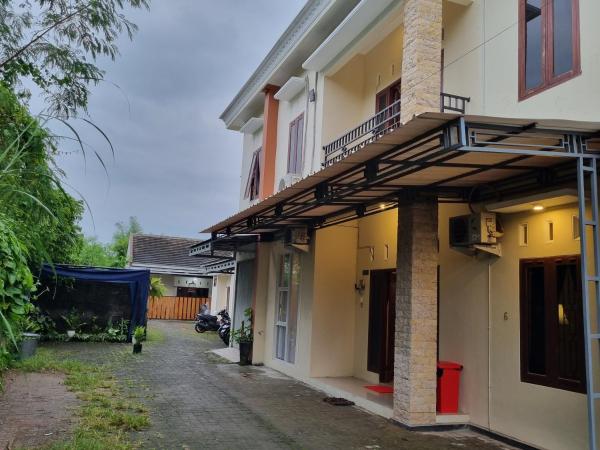 A la foto es mostra l'objecte D'Aurora Homestay situat a la ciutat de Timuran.