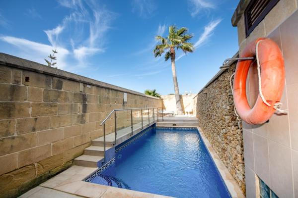På bildet vises objektet Ta' Rozi 5 Bedroom Farmhouse with Private Pool som ligger i byen Għarb.