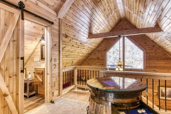 Na zdjęciu widoczny jest obiekt Rocky Top Heaven - Arcade Game, Resort Pool, 560 FREE tickets each paid day!!! położony w mieście Seymour.