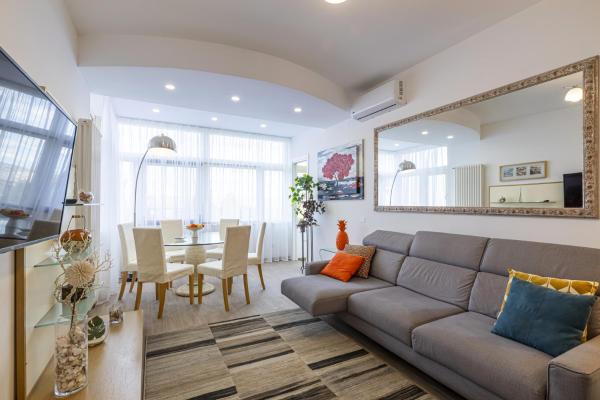Στη φωτογραφία φαίνεται το αντικείμενο Luminoso appartamento con terrazzo a La Storta που βρίσκεται στην πόλη Olgiata.