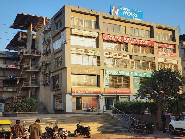 A la foto es mostra l'objecte Hotel Nova Bopal situat a la ciutat de Bodakdev.