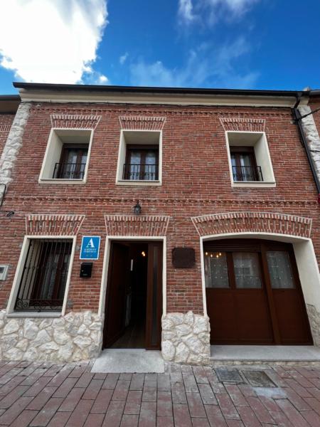A la foto es mostra l'objecte Casa Aurora situat a la ciutat de Muñopedro.