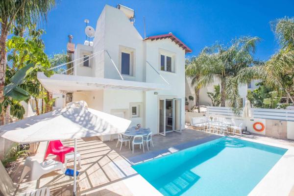 A la foto es mostra l'objecte Villa Katerina 53 situat a la ciutat de Protaras.