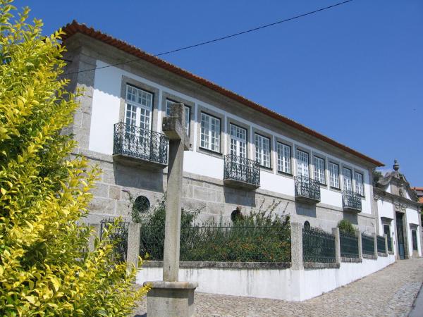 写真にはVárzea市にあるCasa De Alfenaが写っています。
