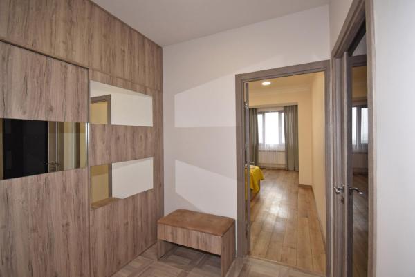 Fotografie 5: Separate beds in a specious apartment, Komitas 27