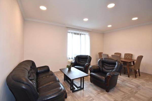 Fotografie 6: Separate beds in a specious apartment, Komitas 27