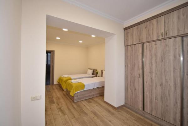 Fotografie 4: Separate beds in a specious apartment, Komitas 27