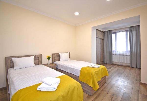 Fotografie 1: Separate beds in a specious apartment, Komitas 27