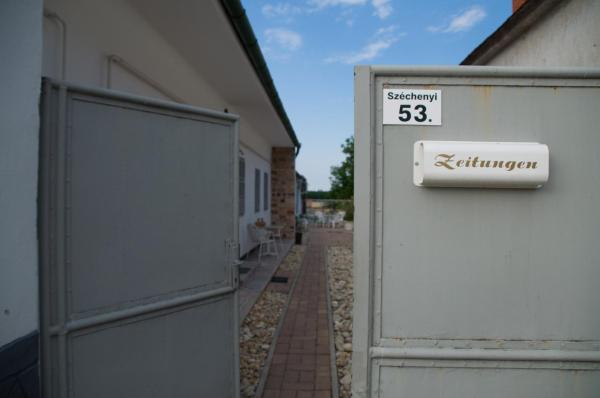 Na zdjęciu widoczny jest obiekt Nótás Tücsök Vendégház położony w mieście Farád.