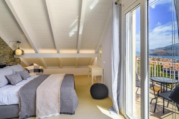 A la foto es mostra l'objecte Elegant Penthouse with Sea View situat a la ciutat de Argostoli.