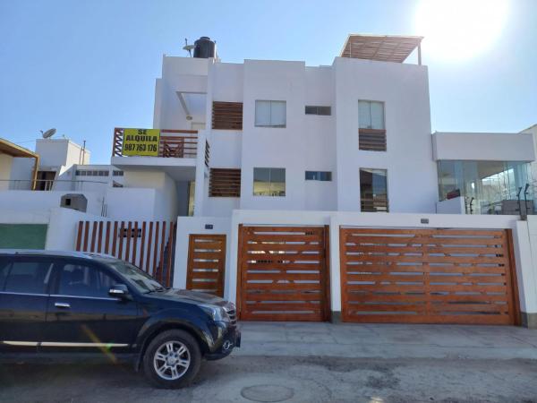 På billedet ses objektet DÚPLEX CON VISTA A TODA LA BAHÍA DE NAPLO beliggende i byen Chilca.