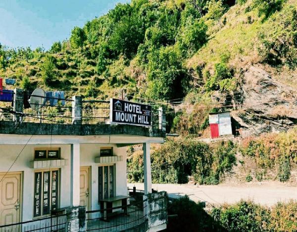 På bildet vises objektet Hotel Mount Hills by StayApart som ligger i byen Ukhimath.