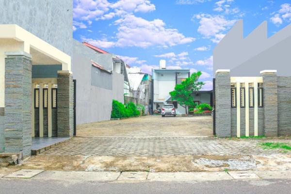 照片显示了位于Kediri市的HP Residence Mitra RedDoorz near Alun Alun Kediri物件。