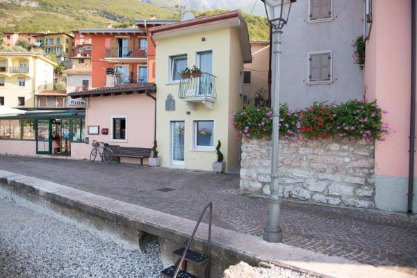 På billedet ses objektet Piccola Casa Malcesine beliggende i byen Malcesine.