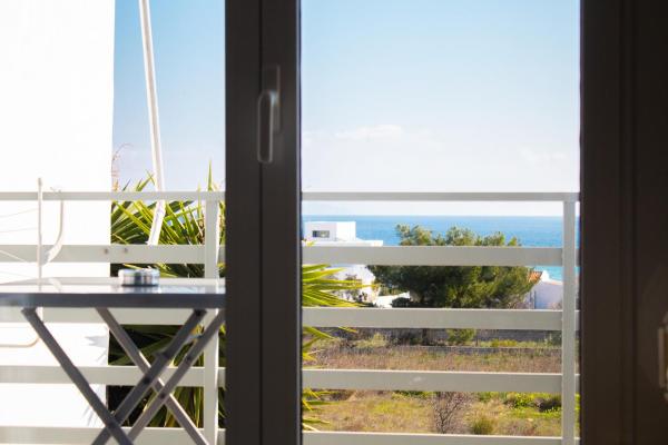 A la foto es mostra l'objecte EMVI APARTMENTS III seaview near airport situat a la ciutat de Artemida.