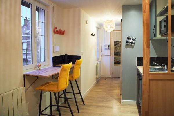 A la foto es mostra l'objecte Studio Evasion situat a la ciutat de Amiens.