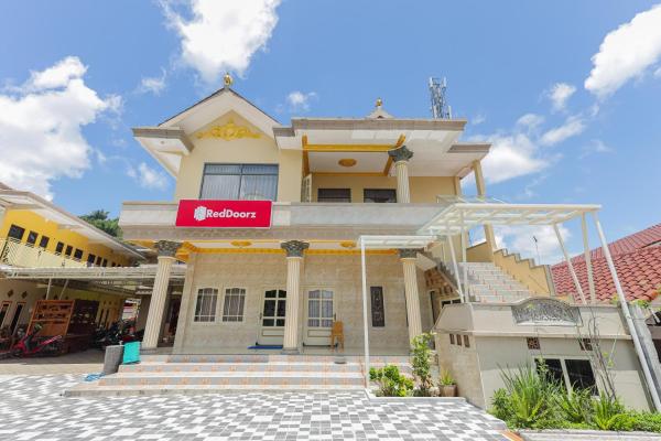 Nella foto è visibile l'oggetto RedDoorz Plus @ Villa Bontes Batu situato nella città di Batu.