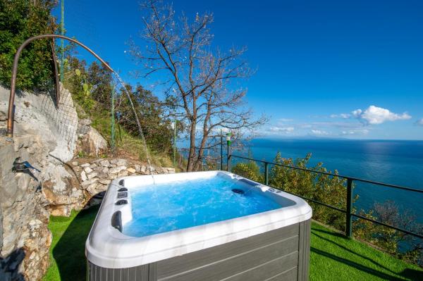 Auf dem Foto ist das Objekt Casa Luci relax, jacuzzi and breathtaking view in der Stadt Praiano zu sehen.