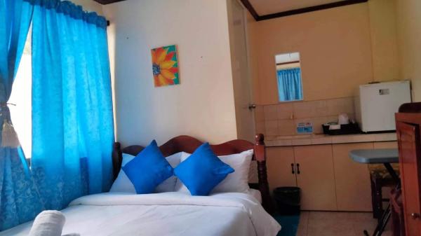 Na fotografii je vidět objekt CORALYN'S PLACE standard room nacházející se ve městě Boracay.