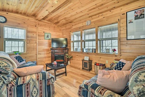 A la foto es mostra l'objecte Cozy Cabin in Parsons Hike, Fish and Explore! situat a la ciutat de Parsons.