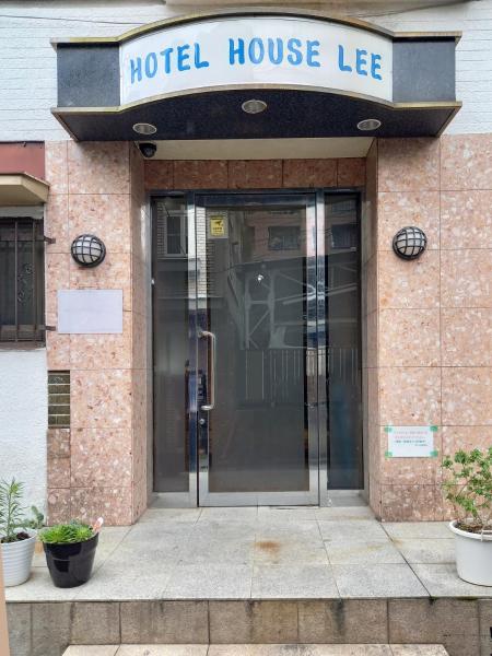 En la foto se muestra el objeto HOTEL HOUSE LEE ubicado en la ciudad de Tokio.