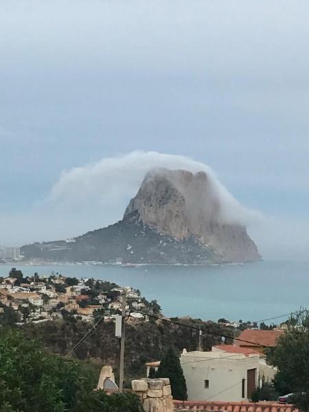 A la foto es mostra l'objecte Casa Zorro situat a la ciutat de Calp.