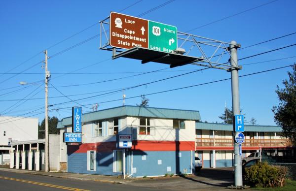 A la foto es mostra l'objecte Heidi's Inn situat a la ciutat de Ilwaco.