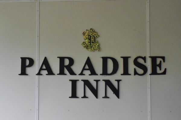 Na fotografii je vidět objekt Paradise Inn nacházející se ve městě Kandy.