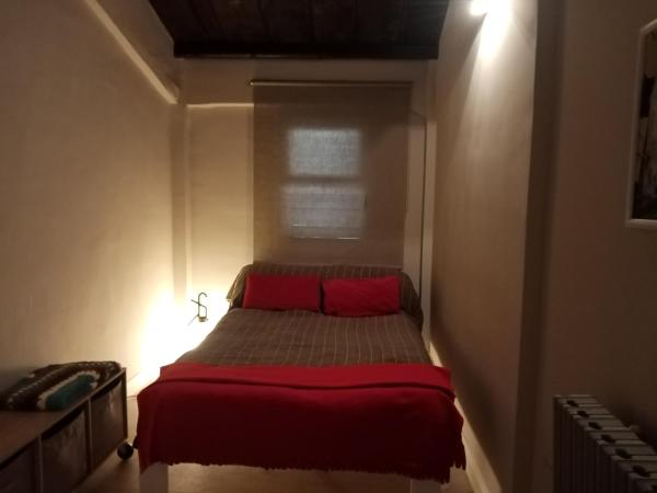 A la foto es mostra l'objecte Casa Allegra situat a la ciutat de Palerm.