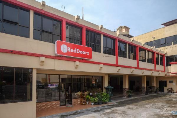 照片显示了位于Kemiri市的RedDoorz at H&W Hotel Solo物件。