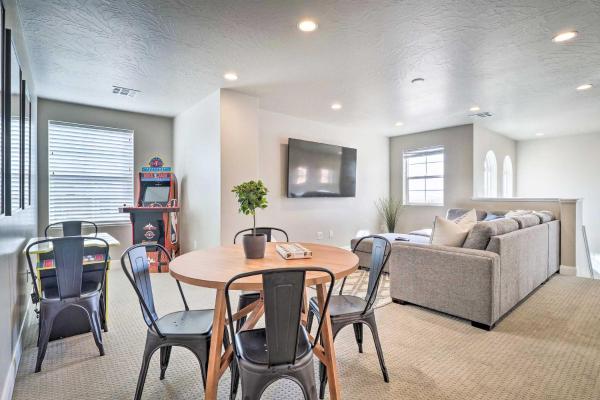 A la foto es mostra l'objecte Red Cliff Views and Community Perks Utah Townhome situat a la ciutat de Washington.